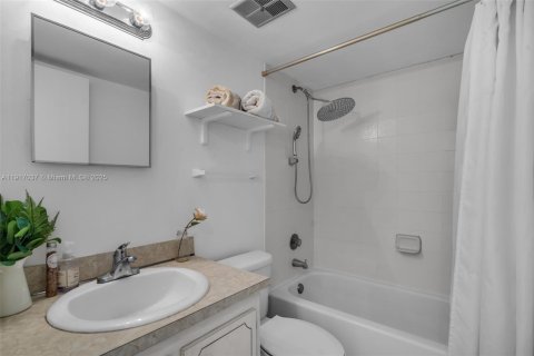 Copropriété à louer à Key Biscayne, Floride: 2 chambres, 121.79 m2 № 1973827 - photo 22