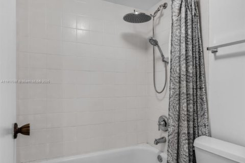 Copropriété à louer à Key Biscayne, Floride: 2 chambres, 121.79 m2 № 1973827 - photo 18