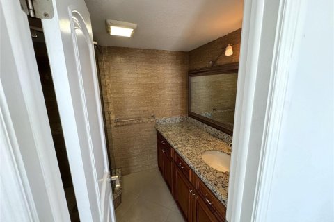 Купить кондоминиум в Форт-Лодердейл, Флорида 4 комнаты, 95.88м2, № 2084468 - фото 19