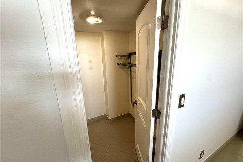 Купить кондоминиум в Форт-Лодердейл, Флорида 4 комнаты, 95.88м2, № 2084468 - фото 13