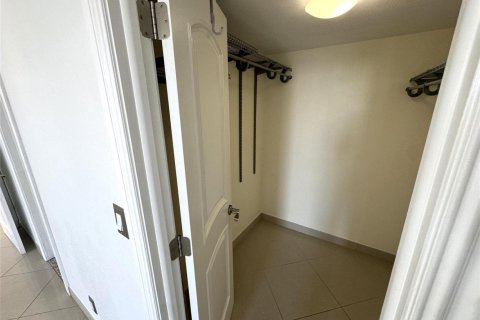 Купить кондоминиум в Форт-Лодердейл, Флорида 4 комнаты, 95.88м2, № 2084468 - фото 22