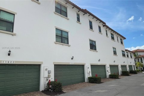 Touwnhouse à vendre à Pembroke Pines, Floride: 3 chambres, 188.87 m2 № 2087275 - photo 4