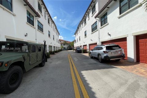Touwnhouse à vendre à Pembroke Pines, Floride: 3 chambres, 188.87 m2 № 2087275 - photo 3