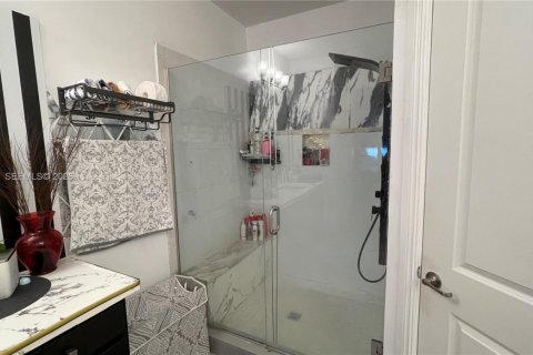 Touwnhouse à vendre à Pembroke Pines, Floride: 3 chambres, 188.87 m2 № 2087275 - photo 21