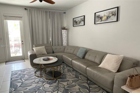 Touwnhouse à vendre à Pembroke Pines, Floride: 3 chambres, 188.87 m2 № 2087275 - photo 6