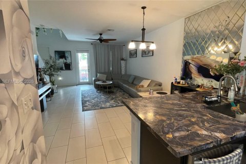 Touwnhouse à vendre à Pembroke Pines, Floride: 3 chambres, 188.87 m2 № 2087275 - photo 15