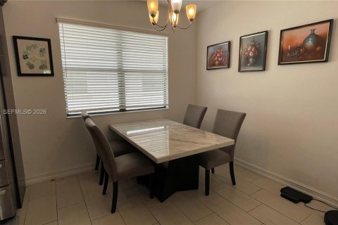 Touwnhouse à vendre à Pembroke Pines, Floride: 3 chambres, 188.87 m2 № 2087275 - photo 7