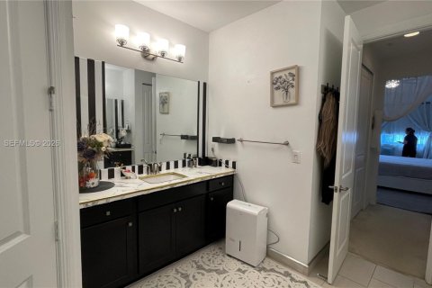 Touwnhouse à vendre à Pembroke Pines, Floride: 3 chambres, 188.87 m2 № 2087275 - photo 20