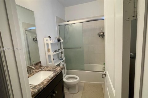 Touwnhouse à vendre à Pembroke Pines, Floride: 3 chambres, 188.87 m2 № 2087275 - photo 22