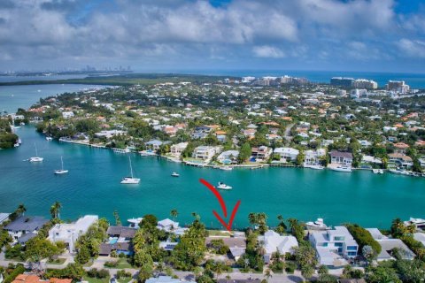 Casa en Key Biscayne, Florida 4 dormitorios, 209.49 m2 № 2253951