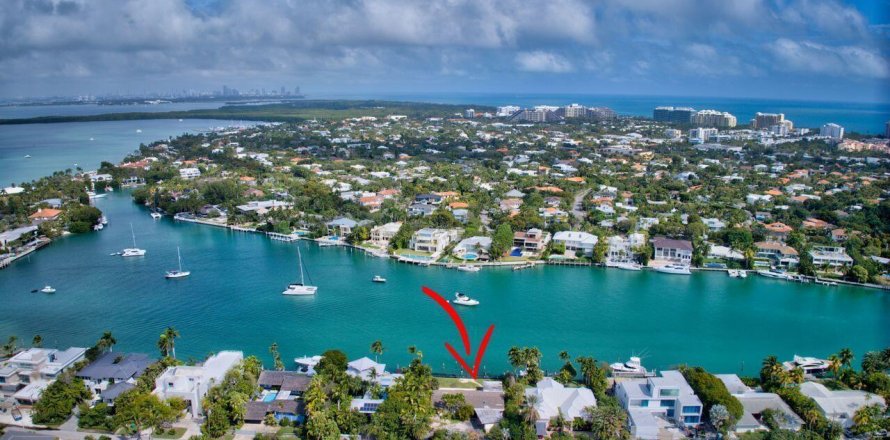 Casa en Key Biscayne, Florida 4 dormitorios, 209.49 m2 № 2253951