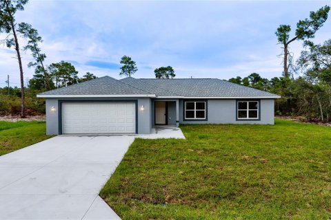 House in Ocklawaha, Florida 3 bedrooms, 153.66 sq.m. № 2258306 - photo 2