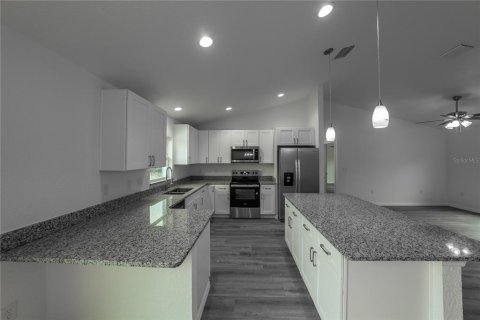 House in Ocklawaha, Florida 3 bedrooms, 153.66 sq.m. № 2258306 - photo 10