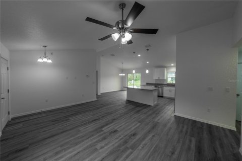 House in Ocklawaha, Florida 3 bedrooms, 153.66 sq.m. № 2258306 - photo 6