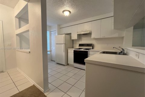 Купить таунхаус в Тамарак, Флорида 2 спальни, 103.12м2, № 2042289 - фото 4