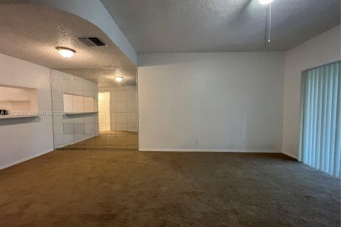 Купить таунхаус в Тамарак, Флорида 2 спальни, 103.12м2, № 2042289 - фото 8