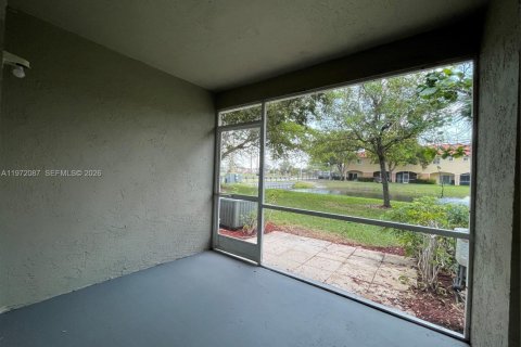 Купить таунхаус в Тамарак, Флорида 2 спальни, 103.12м2, № 2042289 - фото 17