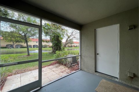 Купить таунхаус в Тамарак, Флорида 2 спальни, 103.12м2, № 2042289 - фото 2