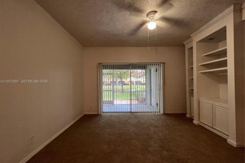 Купить таунхаус в Тамарак, Флорида 2 спальни, 103.12м2, № 2042289 - фото 9