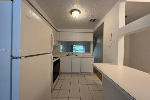 Купить таунхаус в Тамарак, Флорида 2 спальни, 103.12м2, № 2042289 - фото 5