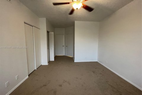 Купить таунхаус в Тамарак, Флорида 2 спальни, 103.12м2, № 2042289 - фото 11