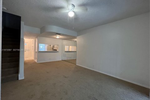 Купить таунхаус в Тамарак, Флорида 2 спальни, 103.12м2, № 2042289 - фото 7