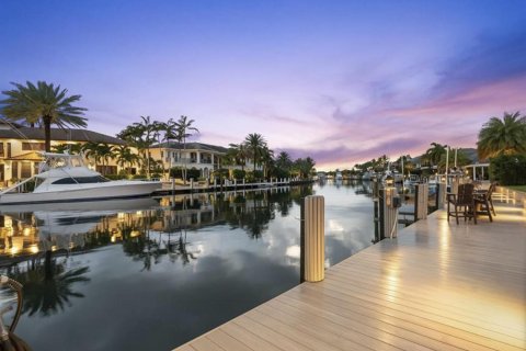 Villa ou maison à Lighthouse Point, Floride 4 chambres, 347.18 m2 № 2185027