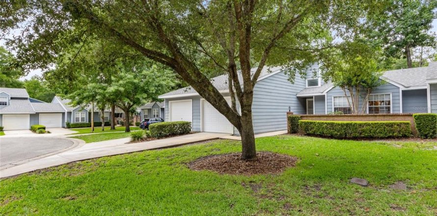 Condominio en Gainesville, Florida, 3 dormitorios № 1690231