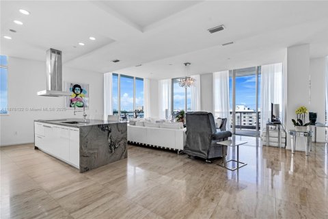 Condo in Miami Beach, Florida, 3 bedrooms  № 1942160 - photo 2