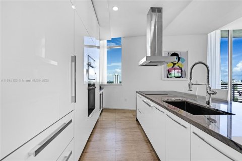 Condo in Miami Beach, Florida, 3 bedrooms  № 1942160 - photo 11