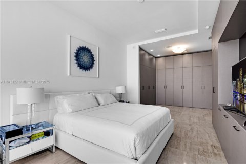 Condo in Miami Beach, Florida, 3 bedrooms  № 1942160 - photo 17