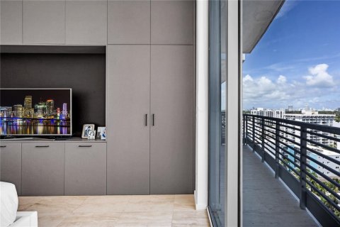 Condo in Miami Beach, Florida, 3 bedrooms  № 1942160 - photo 19