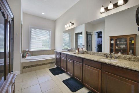 House in Ocoee, Florida 4 bedrooms, 327.67 sq.m. № 2215925 - photo 28