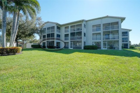Condo in Sarasota, Florida, 2 bedrooms  № 2419562 - photo 16