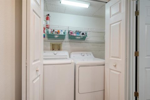 Condo in Sarasota, Florida, 2 bedrooms  № 2419562 - photo 13