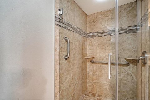 Condo in Sarasota, Florida, 2 bedrooms  № 2419562 - photo 11