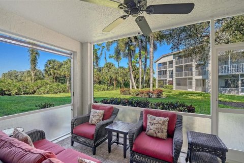Condo in Sarasota, Florida, 2 bedrooms  № 2419562 - photo 2