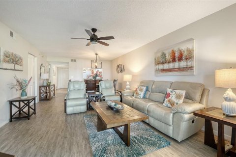 Condo in Sarasota, Florida, 2 bedrooms  № 2419562 - photo 3