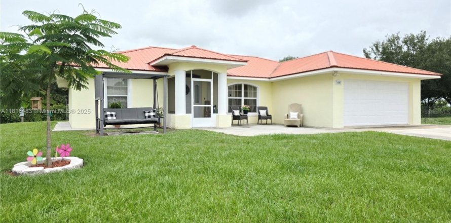Casa en Okeechobee, Florida 3 dormitorios, 135.27 m2 № 1775765