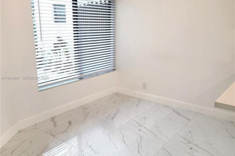 Condo in Plantation, Florida, 4 bedrooms  № 1991919 - photo 7