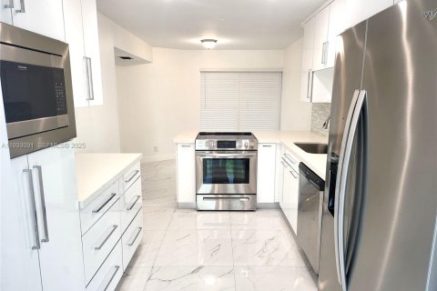 Condo in Plantation, Florida, 4 bedrooms  № 1991919 - photo 6