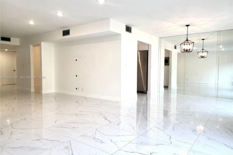 Condo in Plantation, Florida, 4 bedrooms  № 1991919 - photo 10