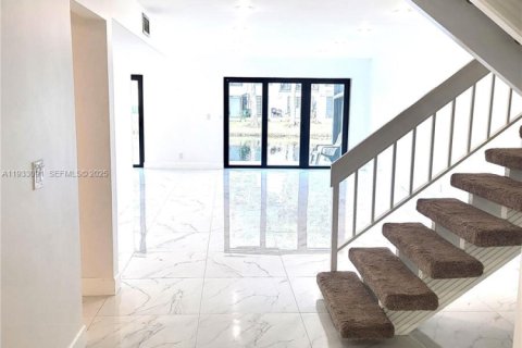 Condo in Plantation, Florida, 4 bedrooms  № 1991919 - photo 12