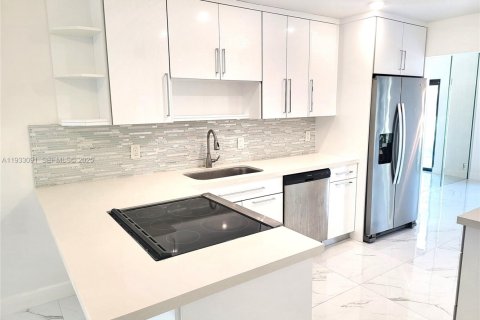 Condo in Plantation, Florida, 4 bedrooms  № 1991919 - photo 1