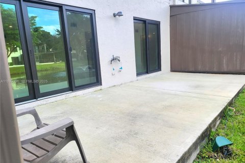 Condo in Plantation, Florida, 4 bedrooms  № 1991919 - photo 30