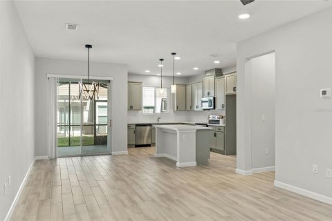 Townhouse in Oviedo, Florida 3 bedrooms, 154.78 sq.m. № 2149937 - photo 7