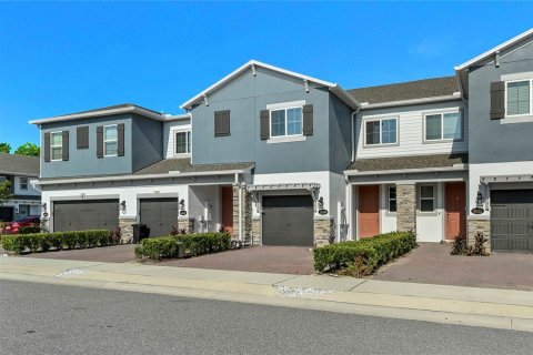 Townhouse in Oviedo, Florida 3 bedrooms, 154.78 sq.m. № 2149937 - photo 2
