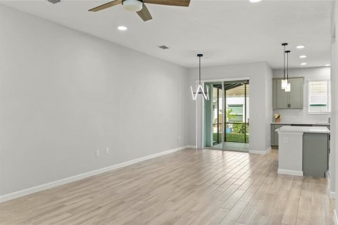 Townhouse in Oviedo, Florida 3 bedrooms, 154.78 sq.m. № 2149937 - photo 6