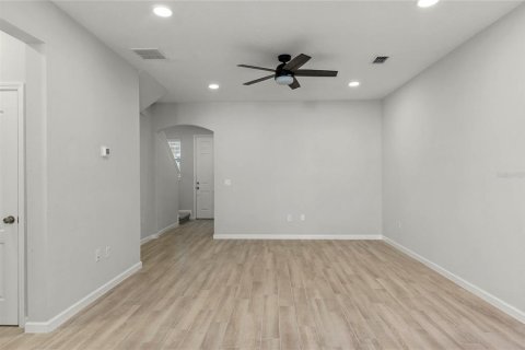 Townhouse in Oviedo, Florida 3 bedrooms, 154.78 sq.m. № 2149937 - photo 13