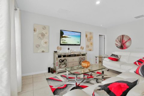 House in Davenport, Florida 4 bedrooms, 158.21 sq.m. № 1902003 - photo 8